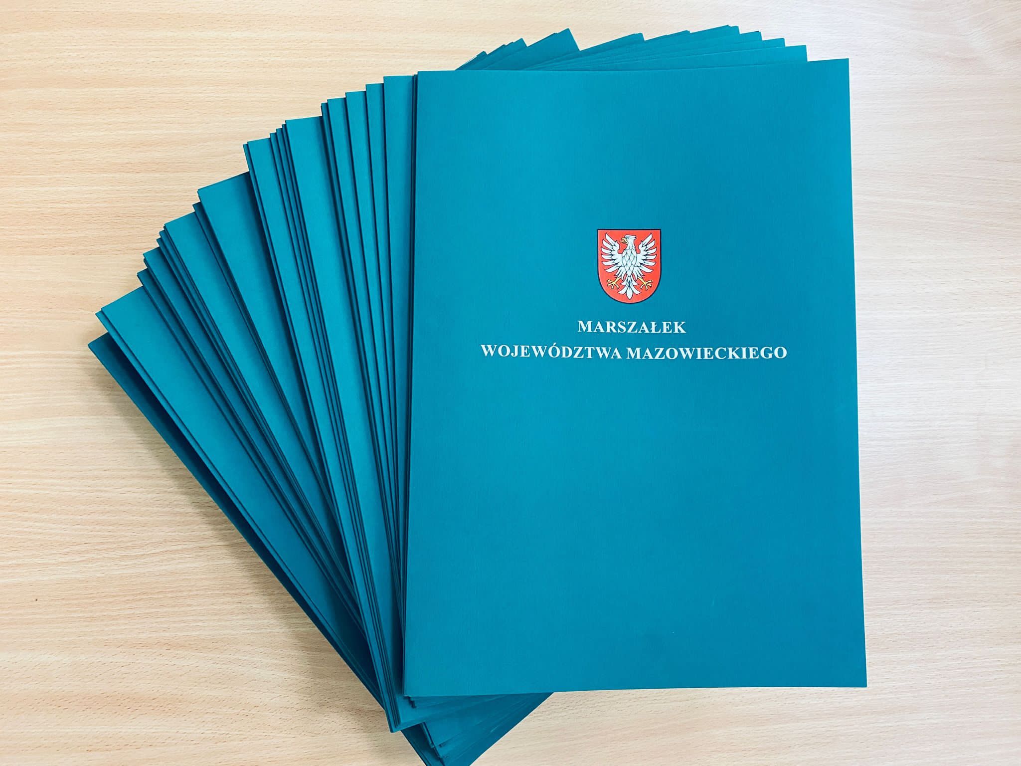 Uroczyste spotkanie w sali sesji Urzędu Dzielnicy Wola