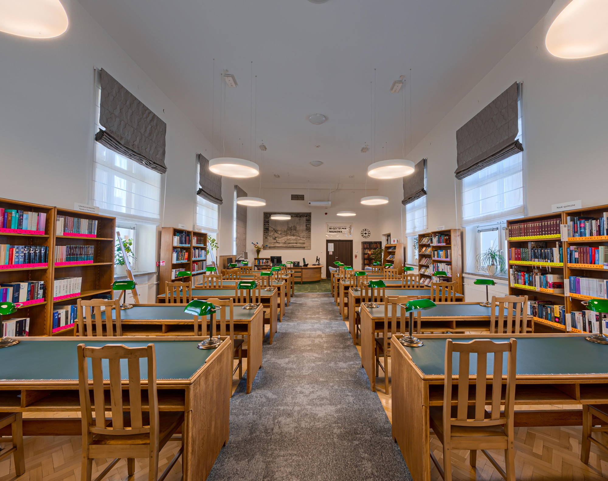 Wnętrze filii III Czytelnia Naukowa